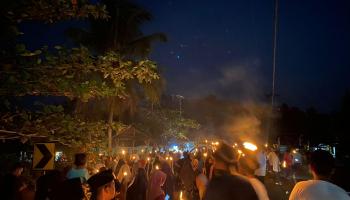 Rayakan Maulid Nabi, Dusun Air Rembikang Desa Air Seruk Gelar Pawai Obor Bersama Mahasiswa KKN IAIN SAS Babel