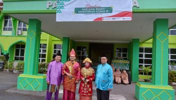 Usai Upacara HAB Ke-77, Rektor IAIN SAS Babel  Bagikan Hadiah Lomba Ke Dosen dan  Pegawai