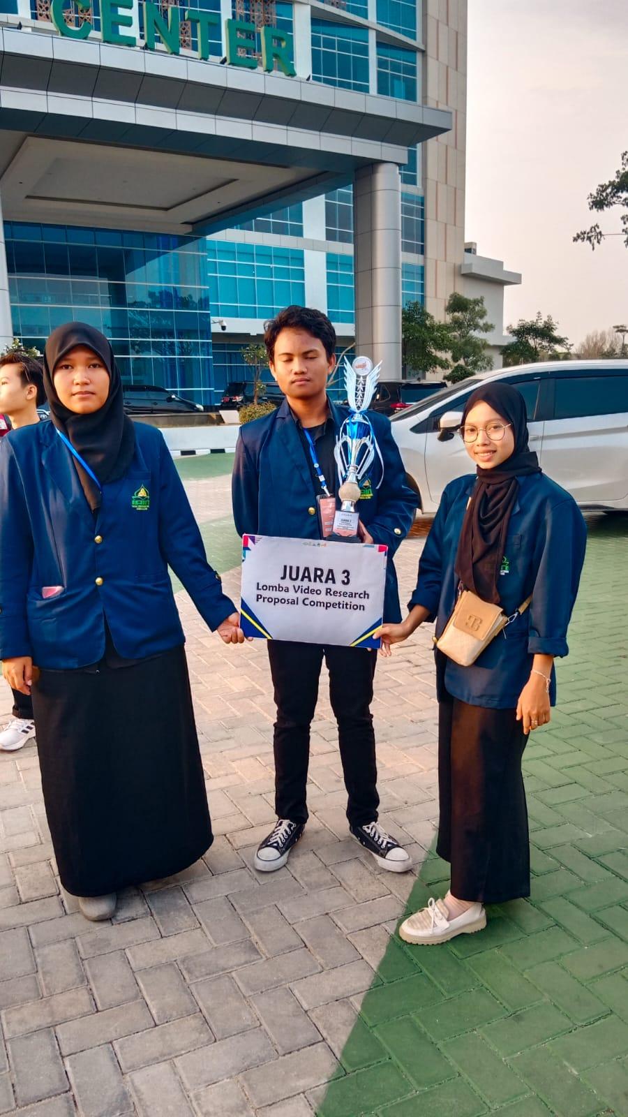 Tim Mahasiswa Prodi Akuntansi Syariah Torehkan Prestasi pada Ajang Lomba Video Research Proposal 2023 di UIN lampung