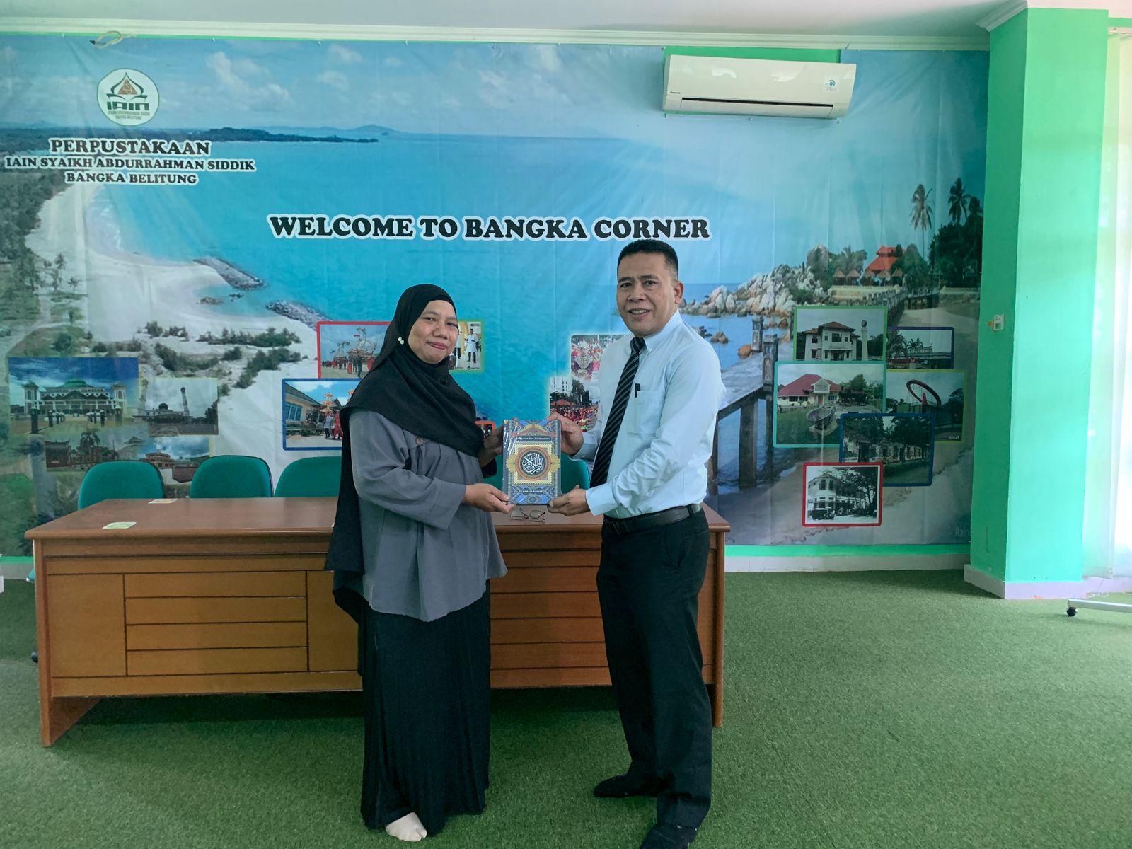 UPT Perpustkaan IAIN SAS Babel Terima Hibah Al Qur'an Terjemah Bahasa Banjar
