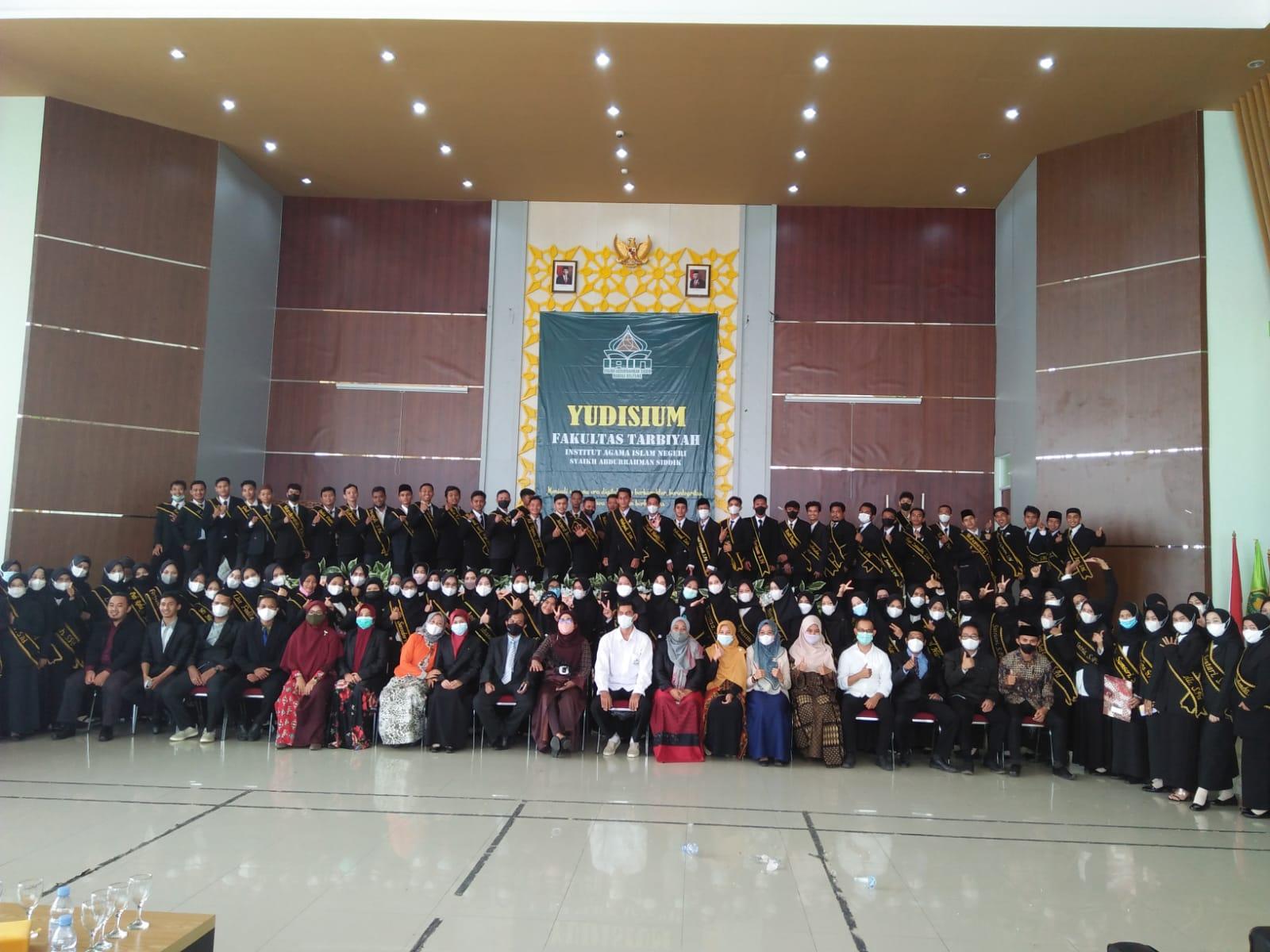 Terapkan Protokol Kesehatan, Fakultas Tarbiyah Yudisium 114 Mahasiswa